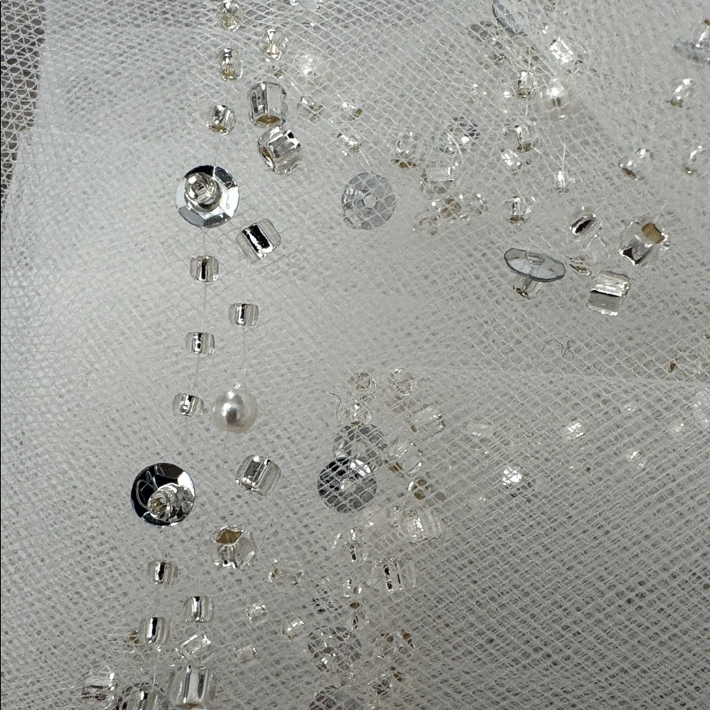 Elegant White Bridal Veil with Beaded Edge - Picture 7 of 8